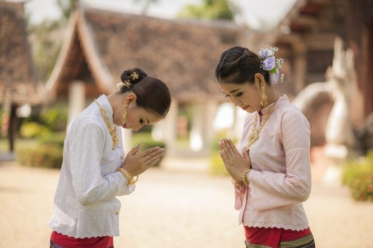 Essential Thai Greetings and Basic Phrases