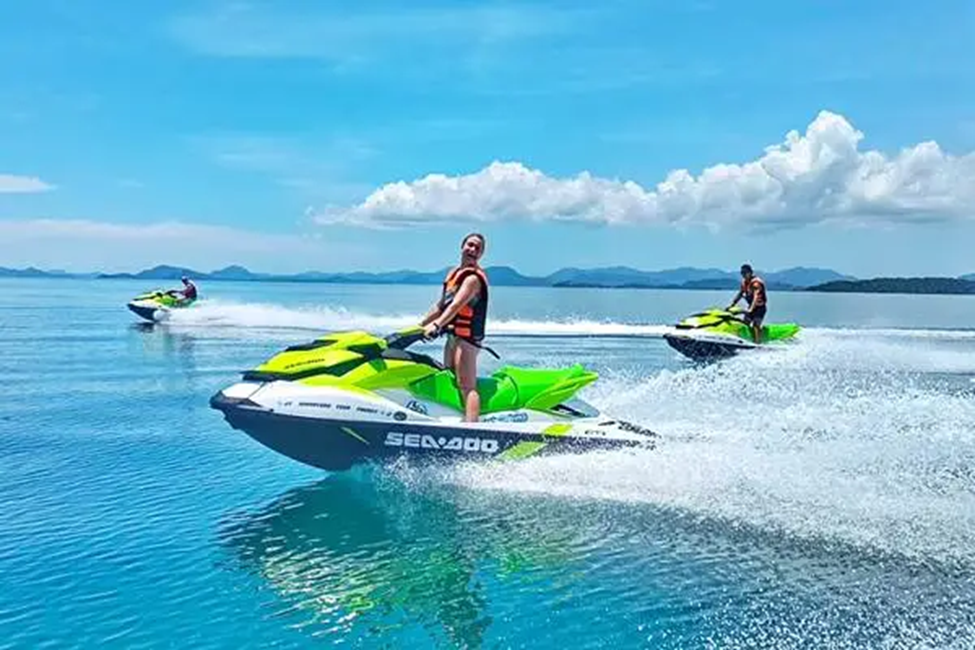 Routes can include calmer scenic sections—ideal for slow cruising, photos, and confidence-building.